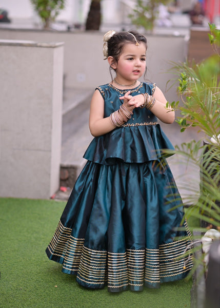 Seerat SHIREEN girls teal luxury raw silk peplum and lehenga set
Detailed hand-crafted Adda work on Seerat SHIREEN teal peplum
Breathtaking 10-yard flare on Seerat SHIREEN teal raw silk lehenga