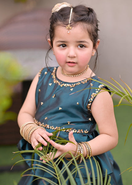 Seerat SHIREEN girls teal luxury raw silk peplum and lehenga set
Detailed hand-crafted Adda work on Seerat SHIREEN teal peplum
Breathtaking 10-yard flare on Seerat SHIREEN teal raw silk lehenga