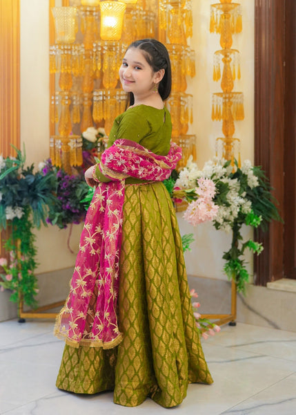 Seerat Seemab – Emerald Green Korean Silk &amp; Jamawar Lehenga Set