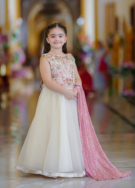 Seerat EZZA girls off-white tissue choli and silk lehenga set
Detailed hand-crafted Adda work on Seerat EZZA tissue choli
Full silhouette of Seerat EZZA multi-layered silk lehenga