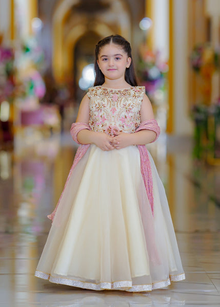 Seerat EZZA girls off-white tissue choli and silk lehenga set
Detailed hand-crafted Adda work on Seerat EZZA tissue choli
Full silhouette of Seerat EZZA multi-layered silk lehenga