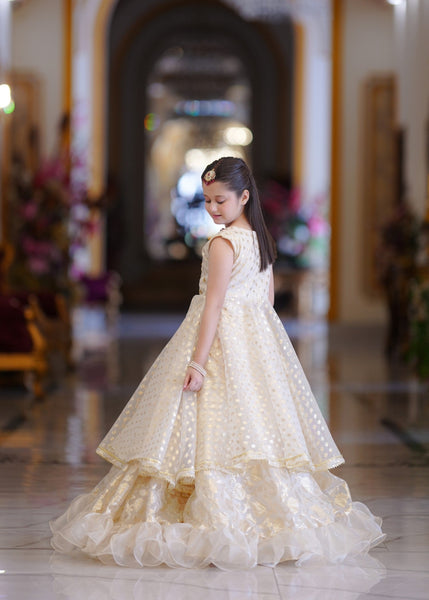 Seerat GULAAL girls off-white tissue banarasi lehenga set front view
Close-up of red stone and Tilla work on Seerat GULAAL bodice
Full 12-yard flare of Seerat GULAAL lehenga