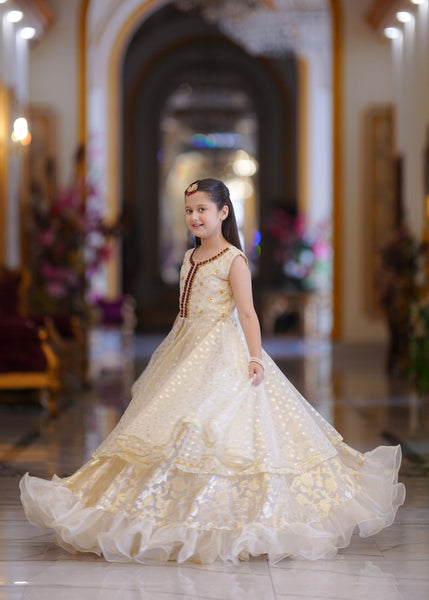 Seerat GULAAL girls off-white tissue banarasi lehenga set front view
Close-up of red stone and Tilla work on Seerat GULAAL bodice
Full 12-yard flare of Seerat GULAAL lehenga