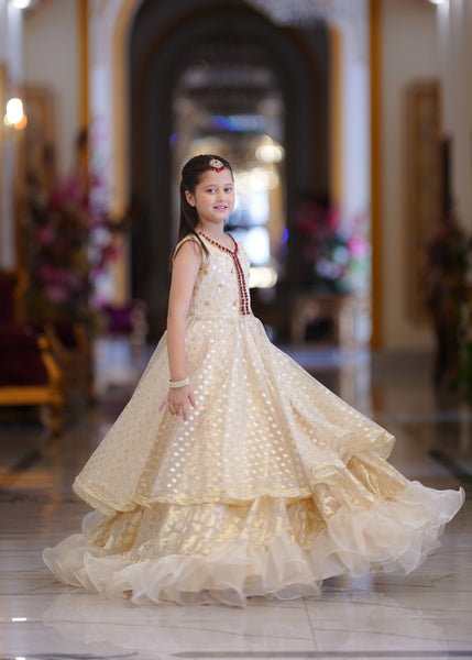 Seerat GULAAL girls off-white tissue banarasi lehenga set front view
Close-up of red stone and Tilla work on Seerat GULAAL bodice
Full 12-yard flare of Seerat GULAAL lehenga